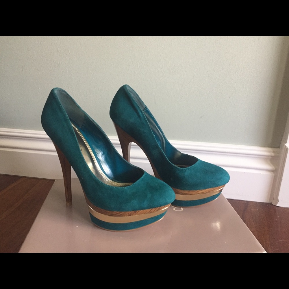 Teal suede Baker heels, nwot